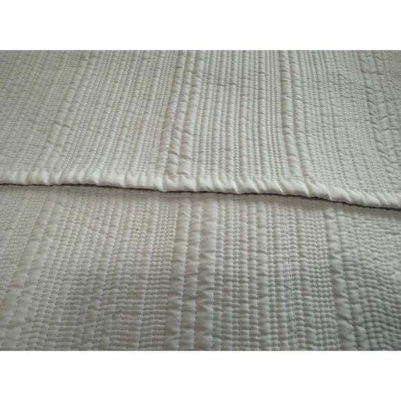Jennifer Adams White Quilted Bedspread 90x90, Textured Coverlet, Queen/Fulls - Picture 4 of 11